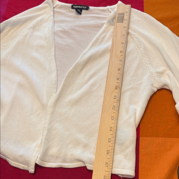 Elegant Cream colour Three quarter bell sleeve Women's Sweater. Size Med. - Picture 7 of 8